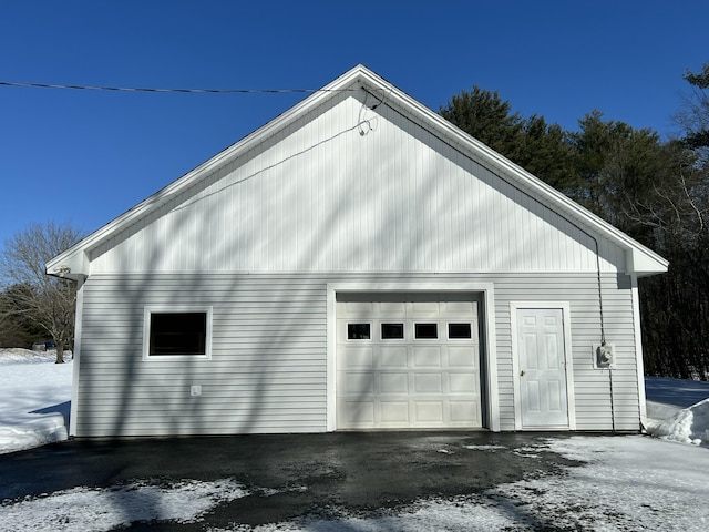 view of detached garage