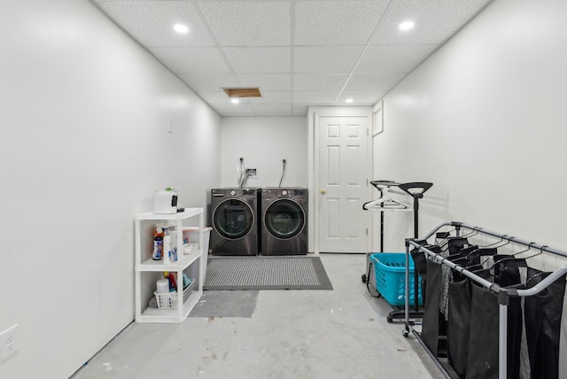 laundry area with laundry area, recessed lighting, and independent washer and dryer