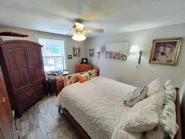 bedroom featuring light wood-style floors and ceiling fan