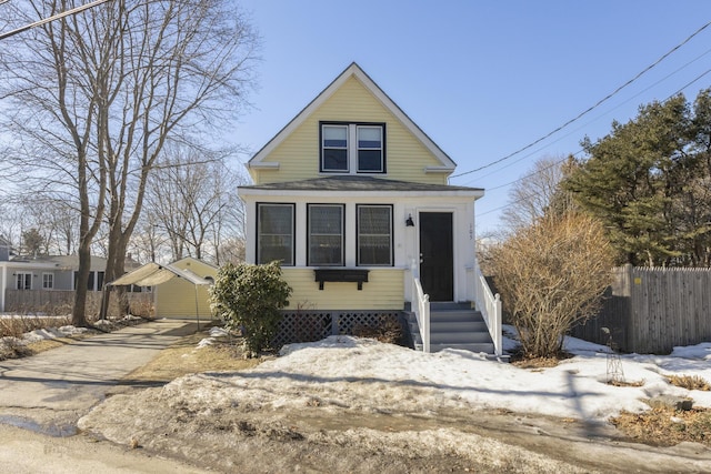 view of front of house with entry steps and fence