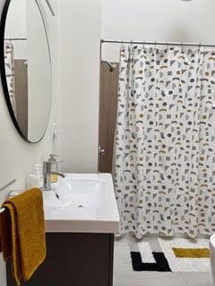 full bathroom with a shower with shower curtain and vanity