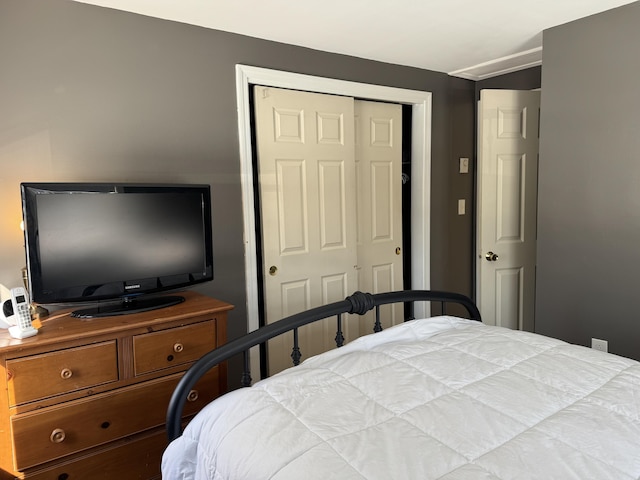 bedroom featuring a closet