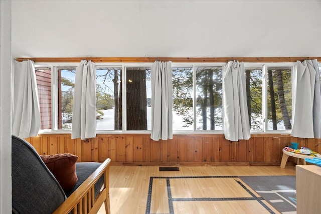 sunroom / solarium featuring visible vents