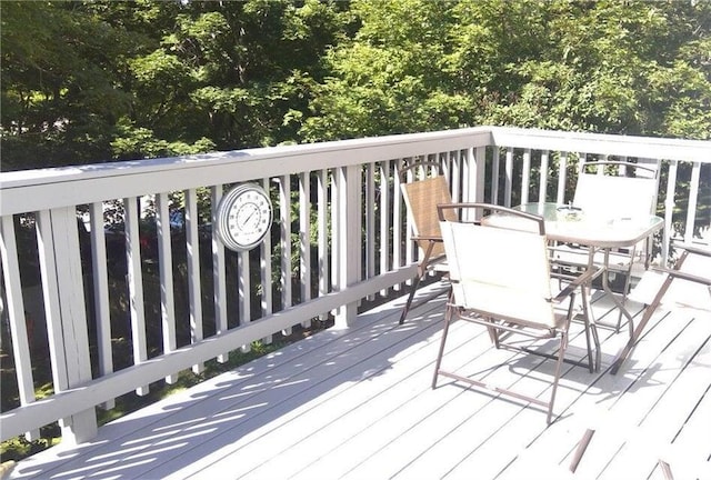 deck with outdoor dining area