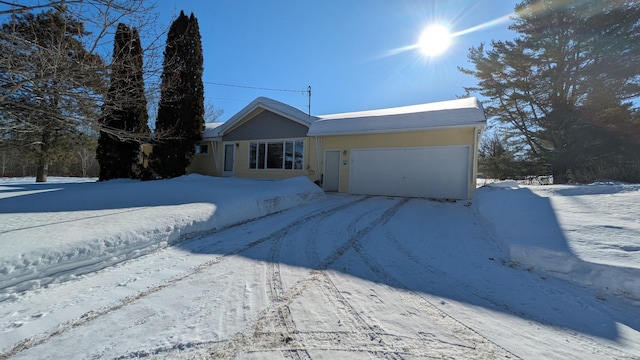 view of front facade with a garage and stucco siding