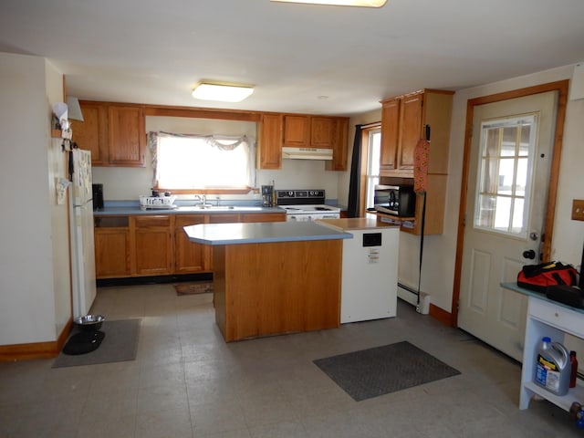 kitchen with a sink, stainless steel microwave, under cabinet range hood, a baseboard heating unit, and electric range oven