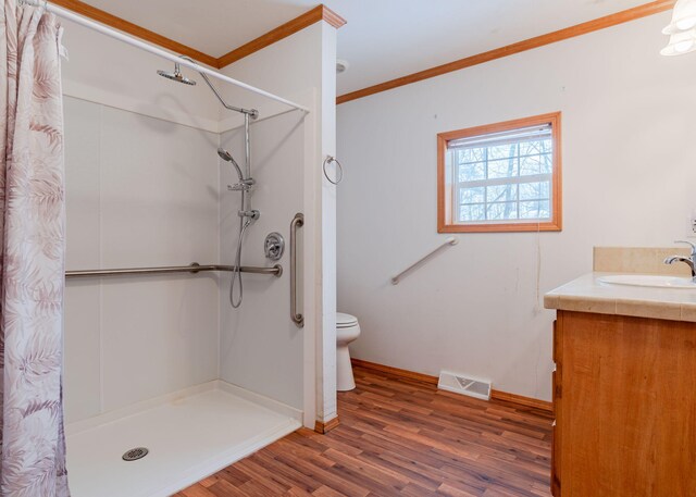 bathroom with visible vents, curtained shower, toilet, ornamental molding, and wood finished floors