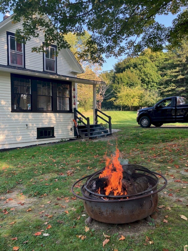 view of yard featuring a fire pit