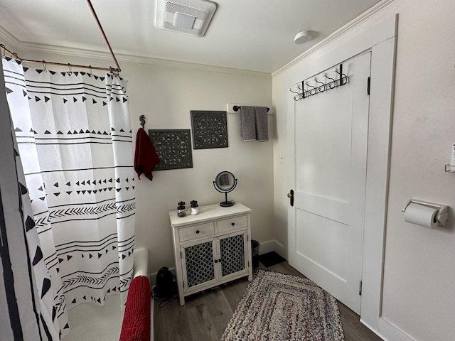 full bath with visible vents, baseboards, wood finished floors, and crown molding