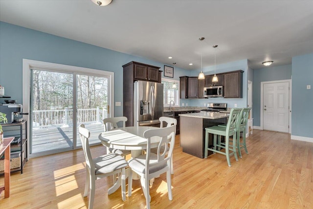 dining space featuring recessed lighting, light wood-type flooring, and baseboards