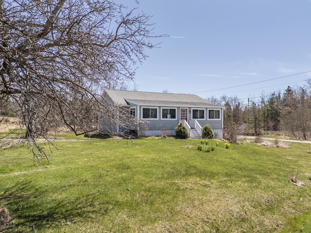 bungalow with entry steps and a front lawn