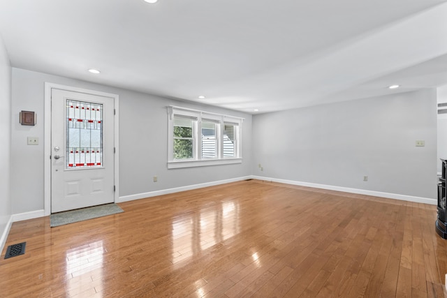 foyer entrance with recessed lighting, baseboards, visible vents, and light wood-type flooring