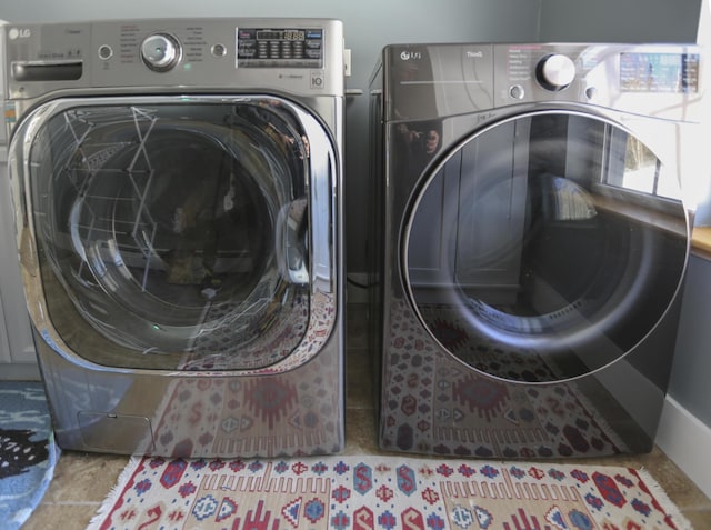 washroom featuring washer and clothes dryer and laundry area