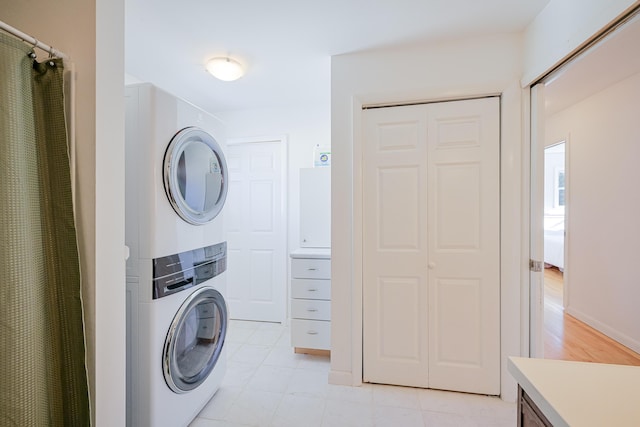 laundry area with laundry area and stacked washer and clothes dryer