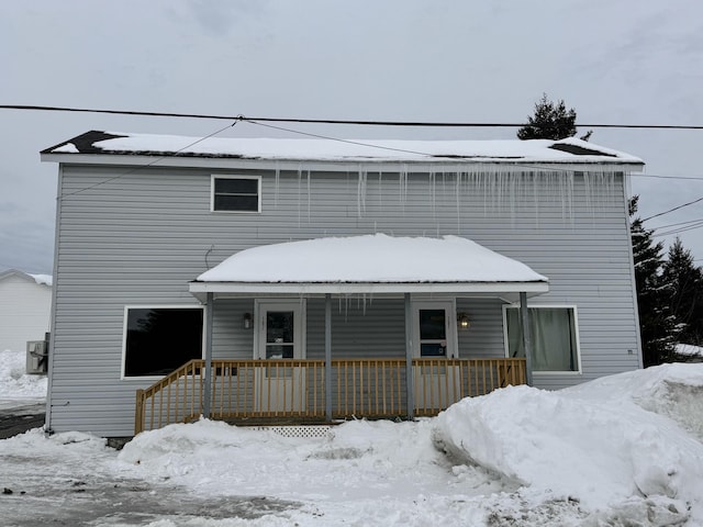 view of front of property featuring a porch