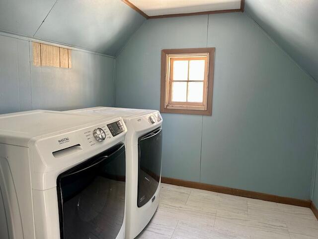 laundry room with washer and clothes dryer, laundry area, and baseboards