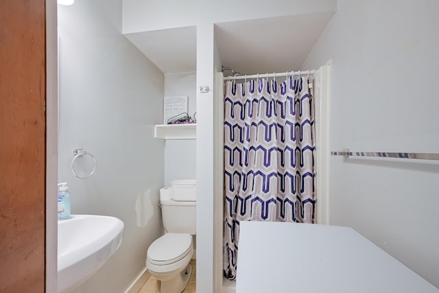 bathroom with a sink, a shower with curtain, and toilet