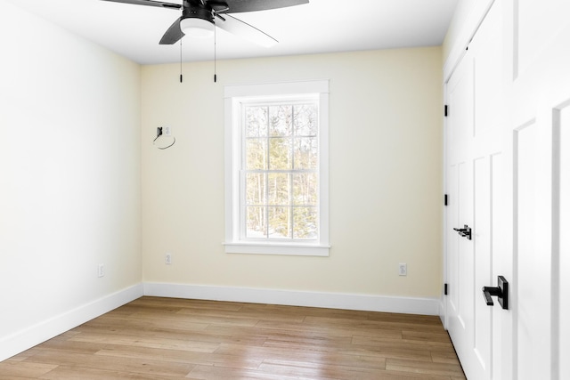 unfurnished room with light wood-type flooring, baseboards, and a ceiling fan