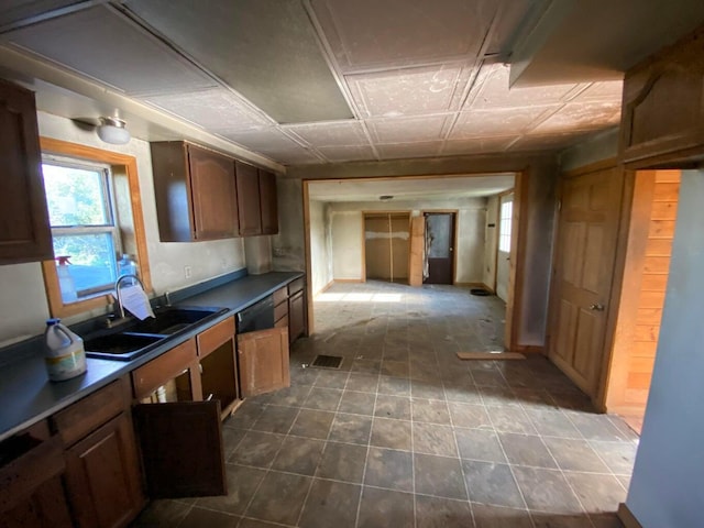 kitchen featuring a sink, visible vents, an ornate ceiling, and dark countertops