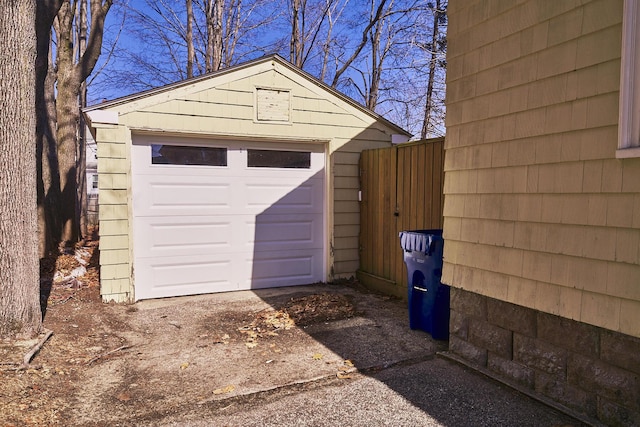 detached garage featuring concrete driveway