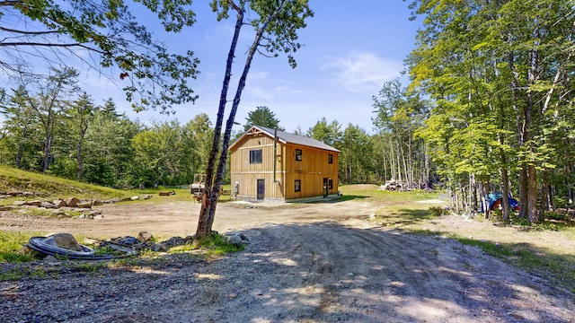 view of yard with a view of trees