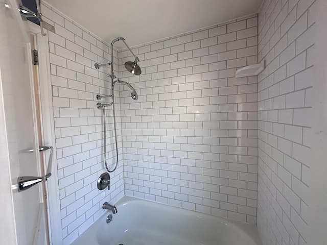 bathroom with bathtub / shower combination