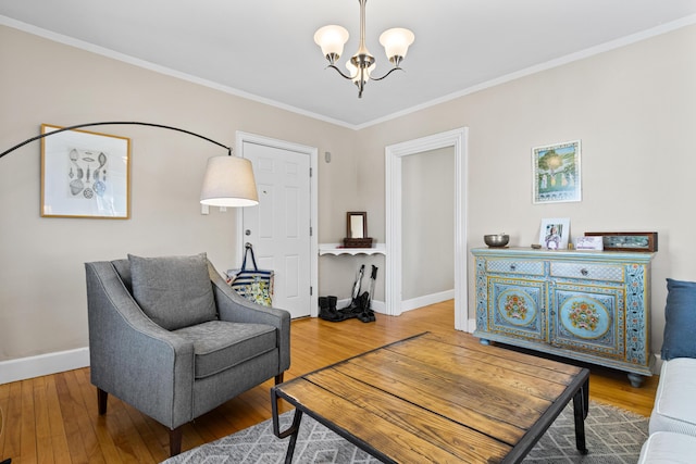 living room with an inviting chandelier, hardwood / wood-style flooring, and crown molding