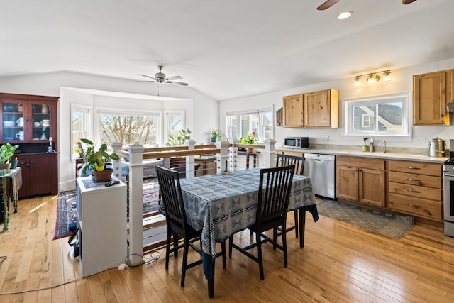 dining area featuring lofted ceiling, recessed lighting, a ceiling fan, and light wood finished floors