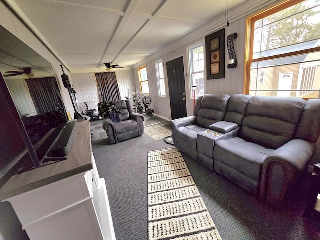 carpeted living room featuring ceiling fan