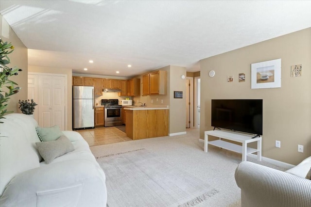 living room with recessed lighting, baseboards, and light carpet