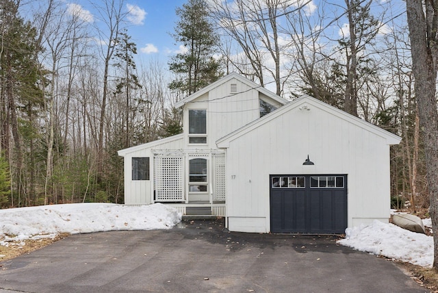 view of front of property featuring an attached garage and driveway