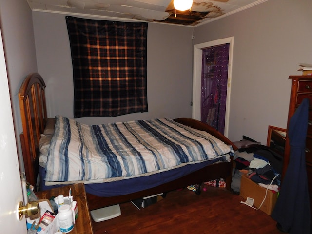 bedroom featuring wood finished floors and ceiling fan