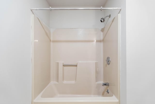 full bathroom featuring washtub / shower combination