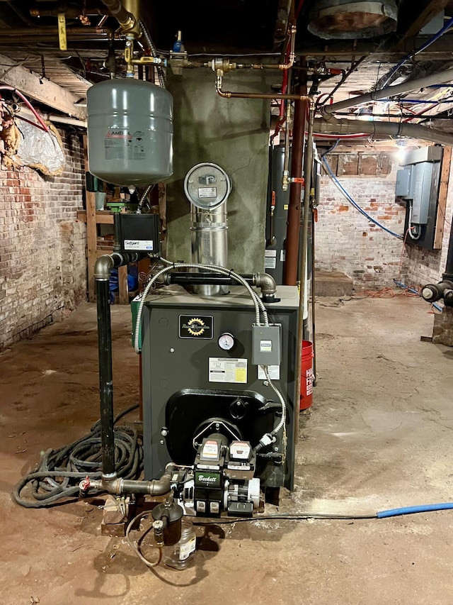 utility room featuring a heating unit and heat pump water heater