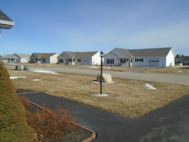 view of yard with a residential view