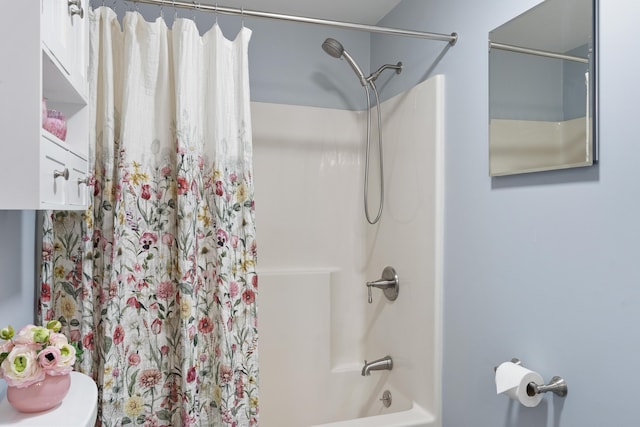 bathroom with shower / tub combo