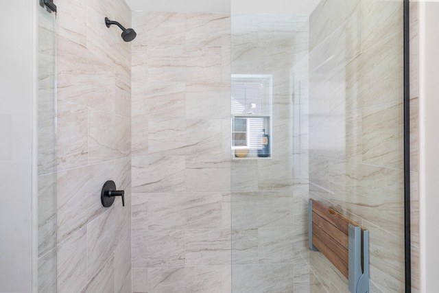 bathroom featuring tiled shower