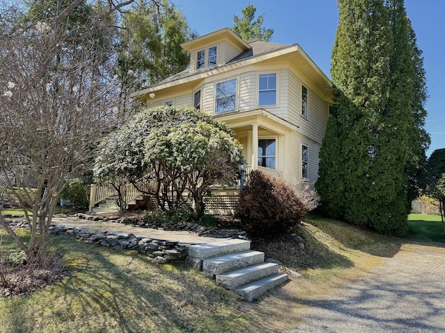 493 Main St, Eliot, ME 03903 - traditional style home with stairs