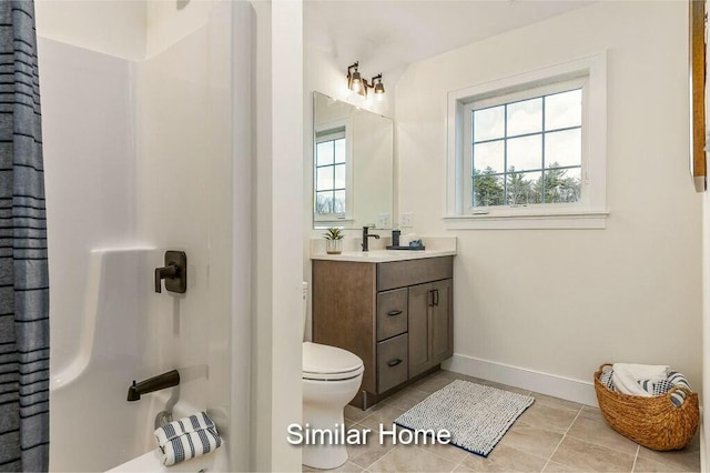 full bath with a shower with shower curtain, plenty of natural light, toilet, and vanity