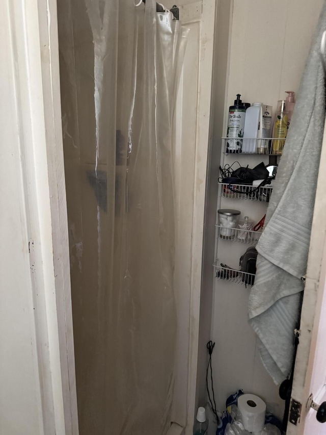 6 Spring St, Waterville, ME 04901 - full bathroom with a shower with shower curtain