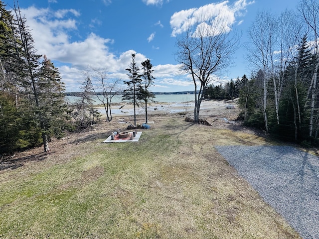 view of yard featuring a water view