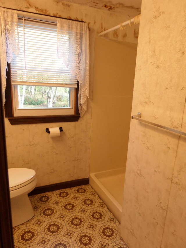 365 Country Club 3rd Rd, Sanford, ME 04073 - full bathroom featuring a shower, toilet, and baseboards