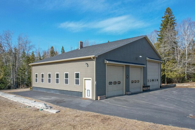 view of detached garage