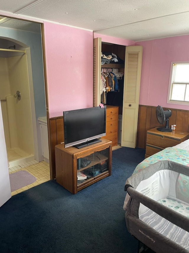 101 Gurney St, Rockport, ME 04856 - bedroom featuring a closet, carpet floors, and a textured ceiling