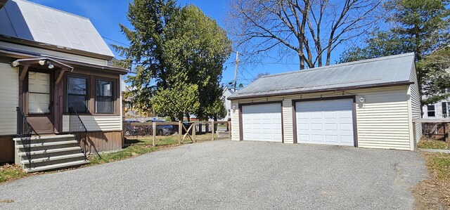 23 Brook St, Waterville, ME 04901 - detached garage with fence