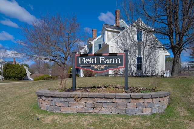 community sign with a yard