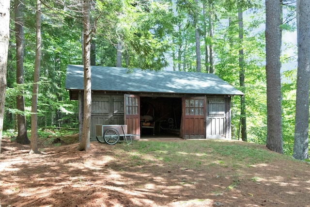 view of outdoor structure with an outdoor structure