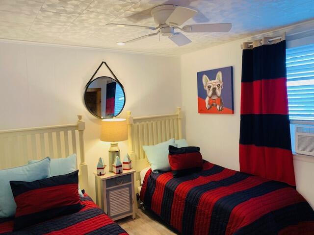 bedroom featuring ceiling fan and carpet