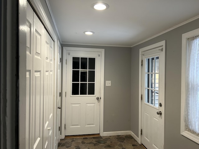 entryway featuring baseboards, ornamental molding, and recessed lighting