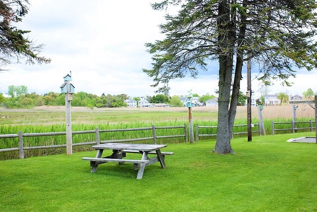 542 Ocean Ave, Wells, ME 04090 - surrounding community with a lawn and fence
